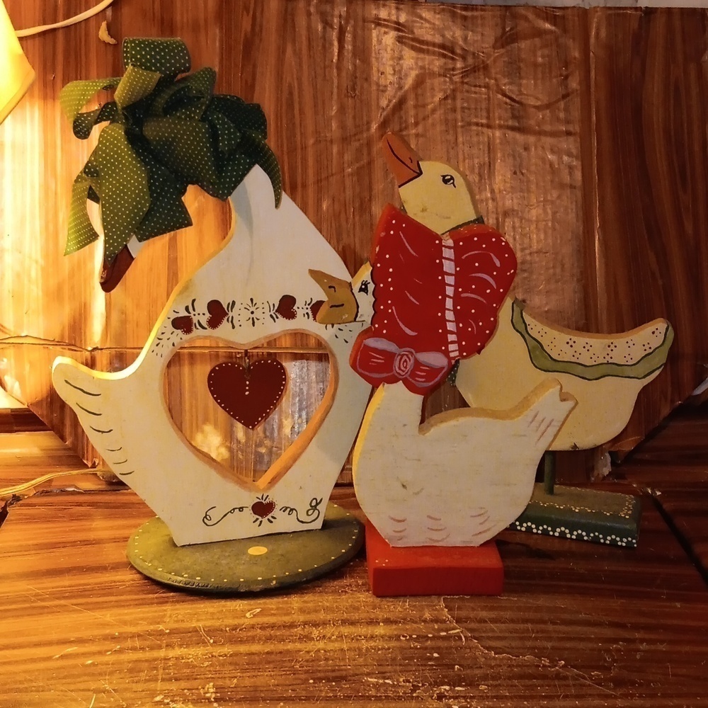 Vintage 1980s wooden duck home or garden deco